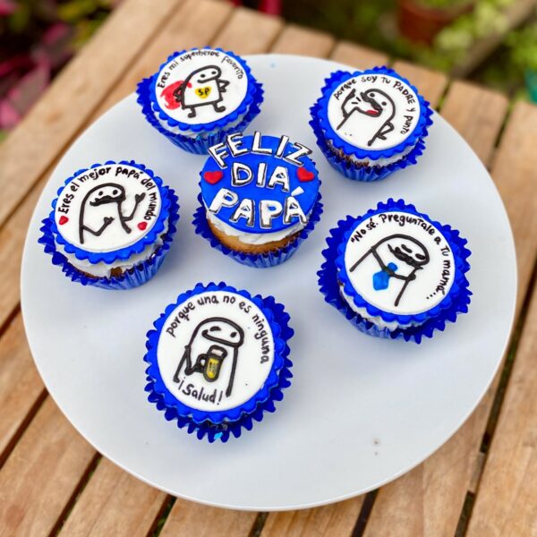 6 cupcakes decorados con la temática del Día del Padre, cada uno con un topper del personaje Flork en diferentes poses, con detalles en fondant alusivos al Día del Padre.